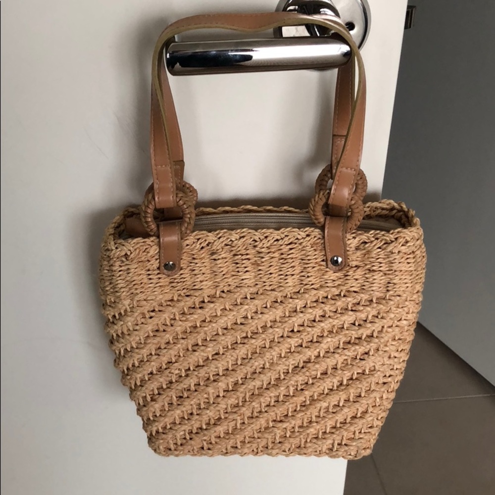 Express purse. Woven straw like material.